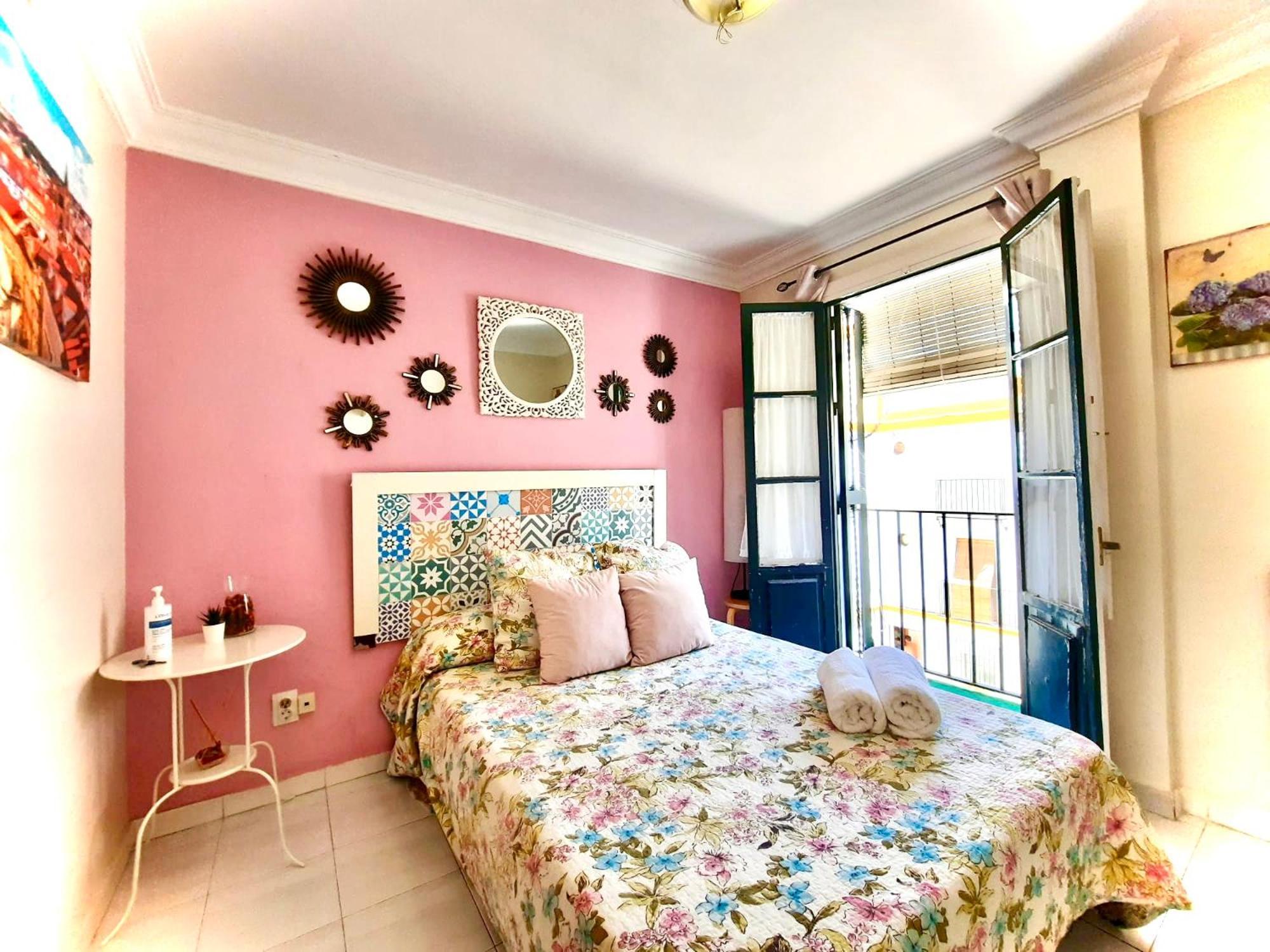 Budget And Cute Rooms With Balcony Sevilla Center — Fotos 3